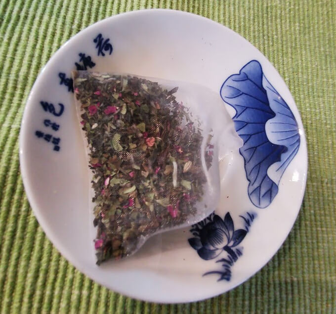 Rose white tea bag
